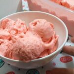 Zelfgemaakt ijs gemaakt met gelatine