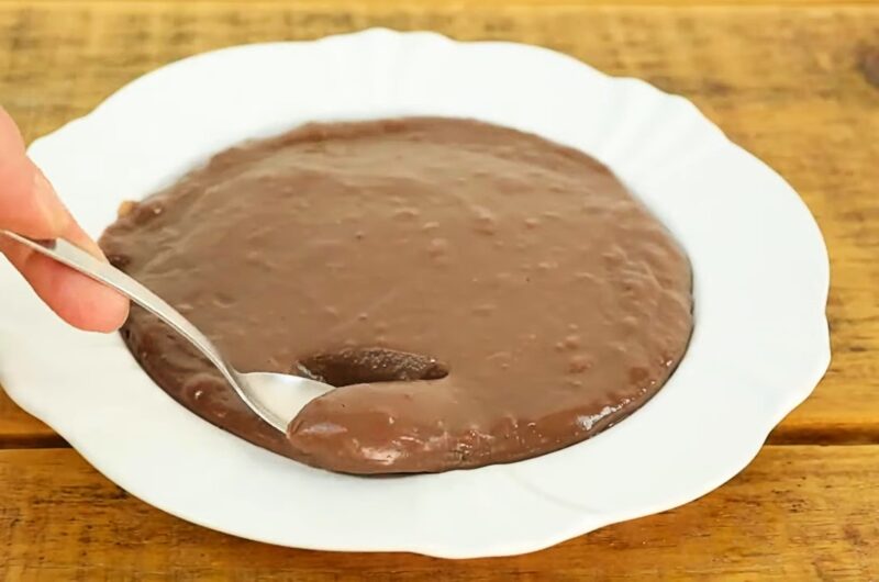 Eenvoudige en gemakkelijke lepel Brigadeiro