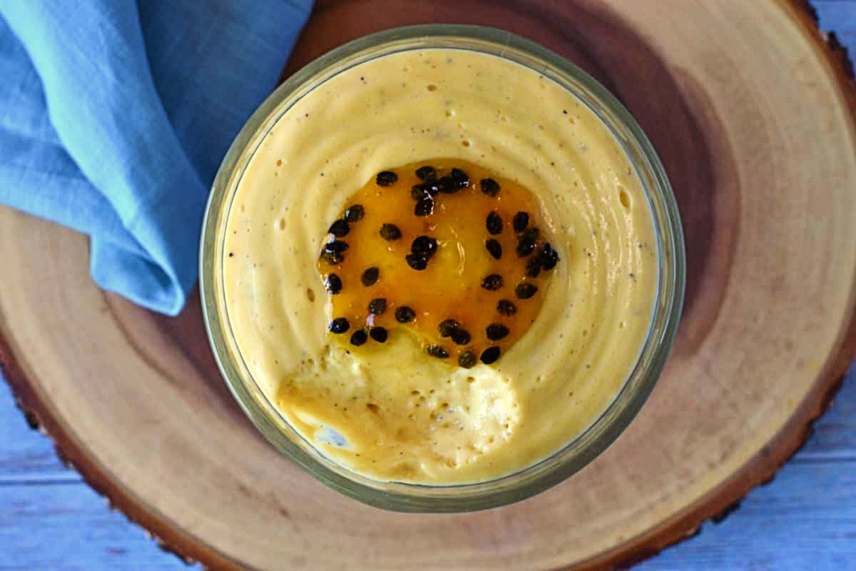 Passievruchtmousse met melkpoeder